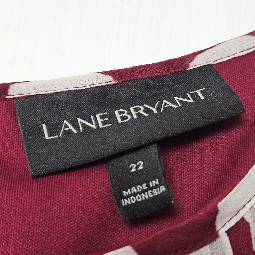 Lane Bryant flowy tank top wine color and white. Size 22 - Picture 3 of 6